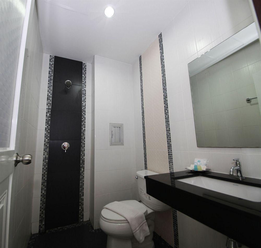 Oyo 75321 Gemma Patong Hotel Phuket Luaran gambar
